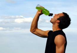 Энергетические спортивные напитки: польза, вред и предосторожности Спортивное питание энергетический напиток